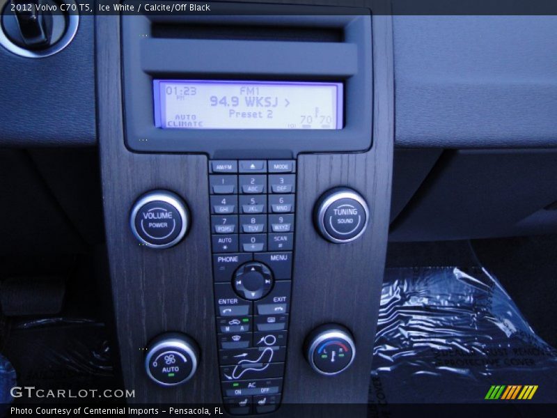 Ice White / Calcite/Off Black 2012 Volvo C70 T5