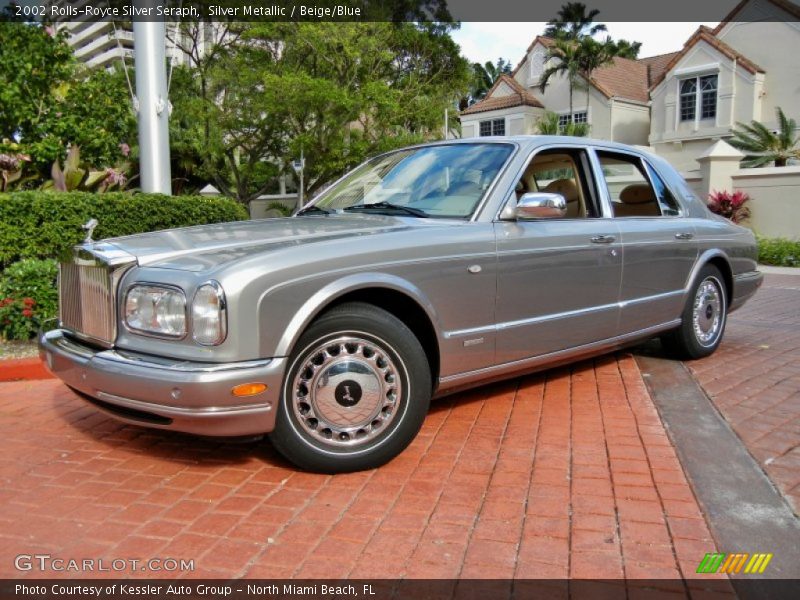 Front 3/4 View of 2002 Silver Seraph 
