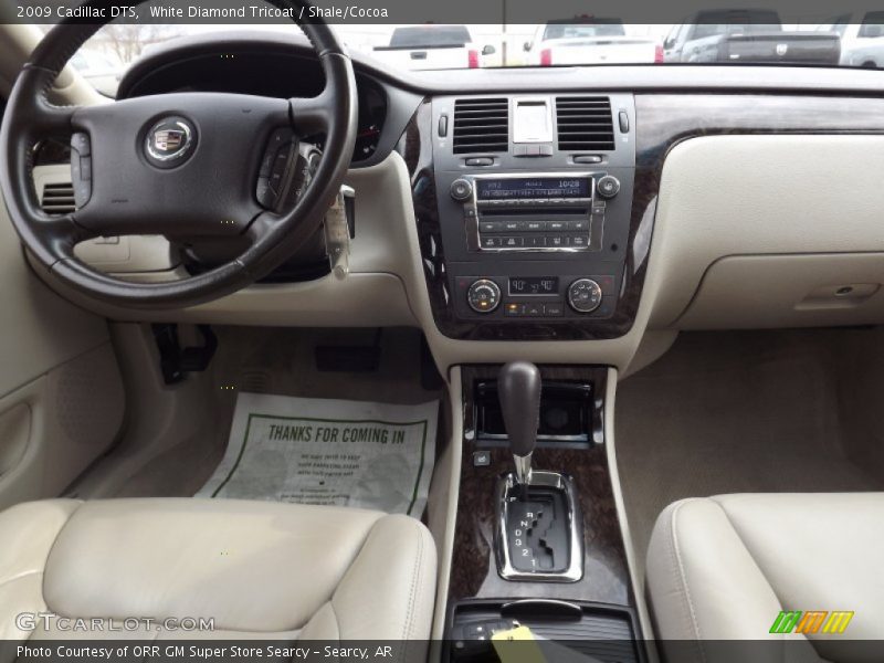 White Diamond Tricoat / Shale/Cocoa 2009 Cadillac DTS