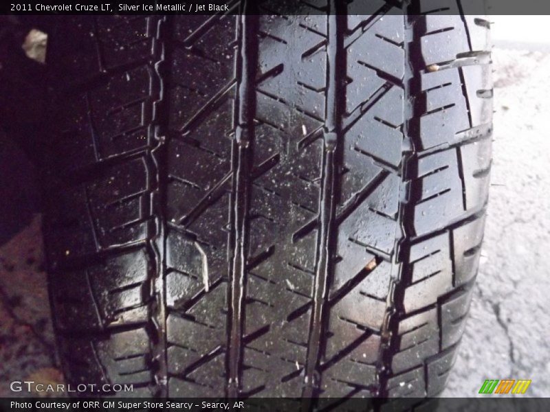 Silver Ice Metallic / Jet Black 2011 Chevrolet Cruze LT