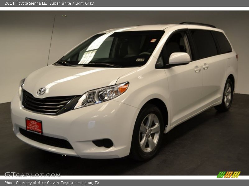 Super White / Light Gray 2011 Toyota Sienna LE