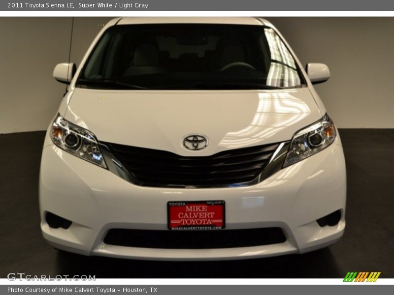 Super White / Light Gray 2011 Toyota Sienna LE