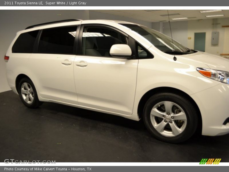 Super White / Light Gray 2011 Toyota Sienna LE
