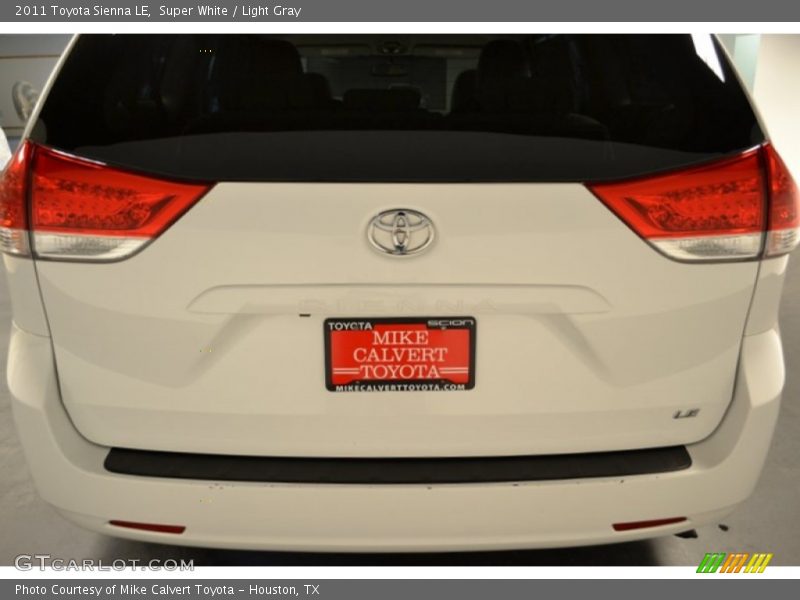 Super White / Light Gray 2011 Toyota Sienna LE