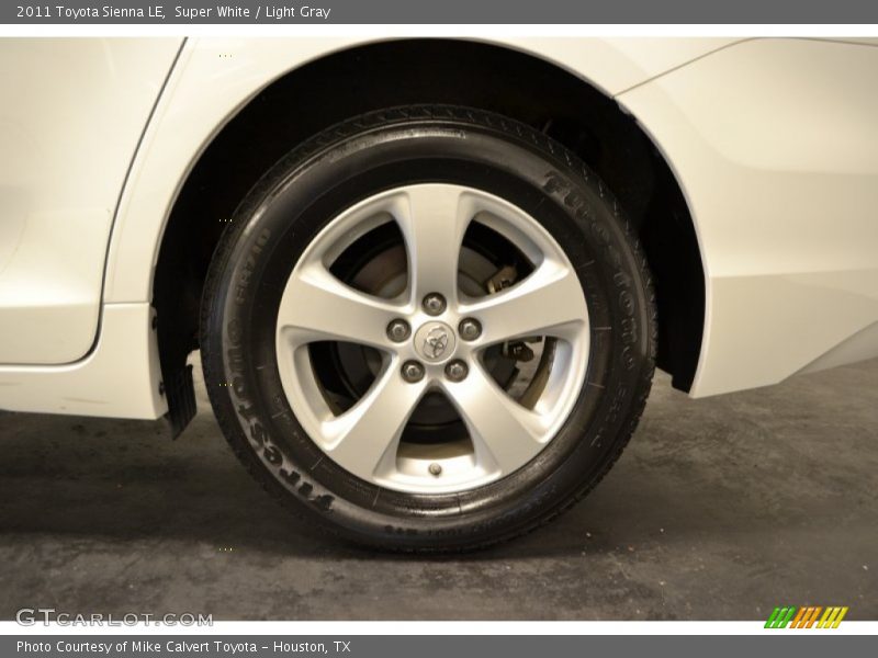 Super White / Light Gray 2011 Toyota Sienna LE