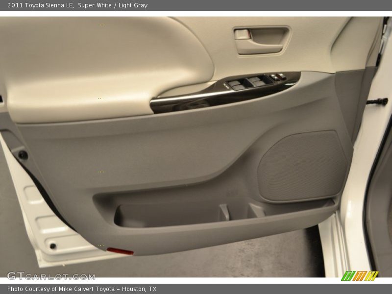 Super White / Light Gray 2011 Toyota Sienna LE