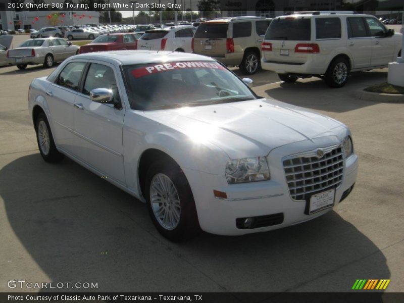 Bright White / Dark Slate Gray 2010 Chrysler 300 Touring