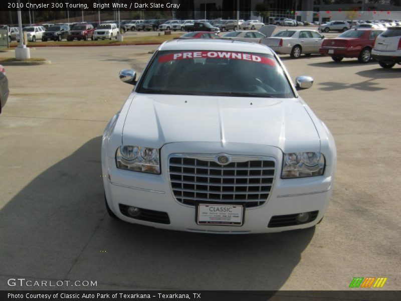 Bright White / Dark Slate Gray 2010 Chrysler 300 Touring