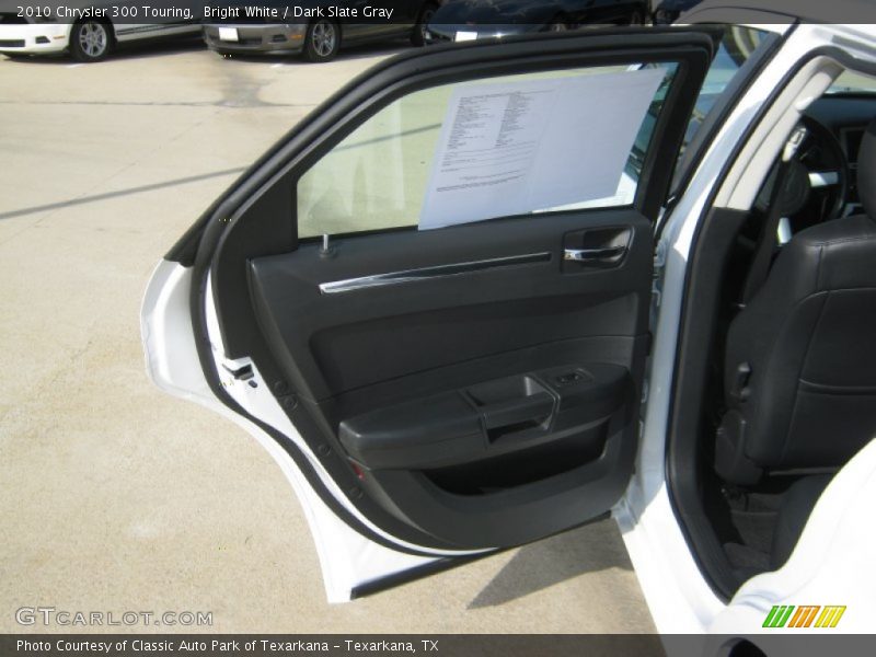 Bright White / Dark Slate Gray 2010 Chrysler 300 Touring