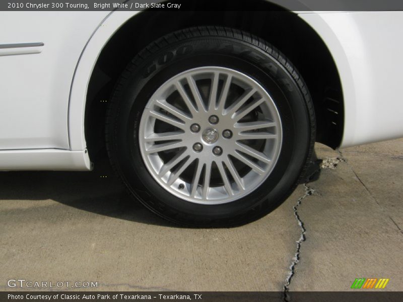 Bright White / Dark Slate Gray 2010 Chrysler 300 Touring