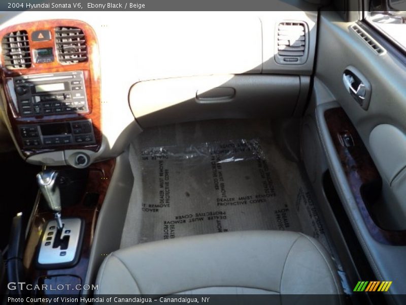 Ebony Black / Beige 2004 Hyundai Sonata V6