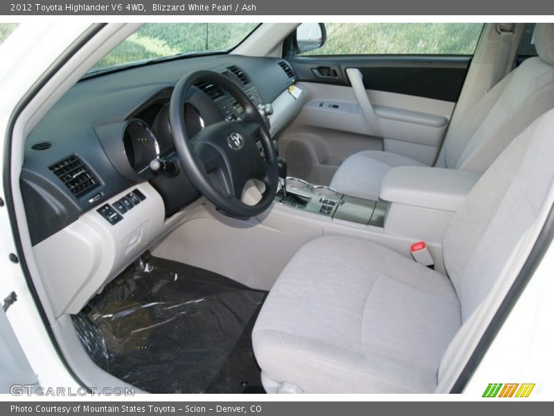 Blizzard White Pearl / Ash 2012 Toyota Highlander V6 4WD