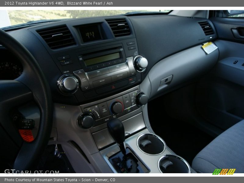 Blizzard White Pearl / Ash 2012 Toyota Highlander V6 4WD