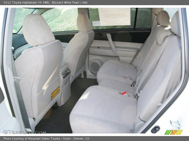 Blizzard White Pearl / Ash 2012 Toyota Highlander V6 4WD
