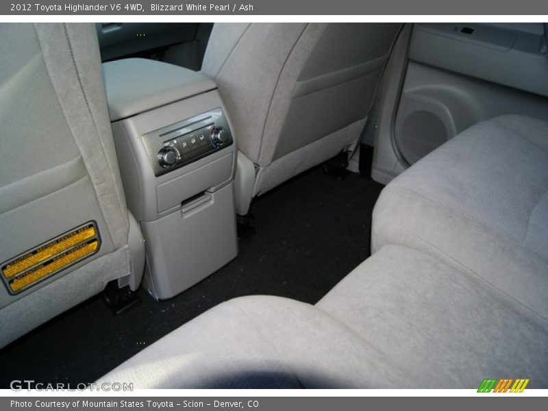 Blizzard White Pearl / Ash 2012 Toyota Highlander V6 4WD