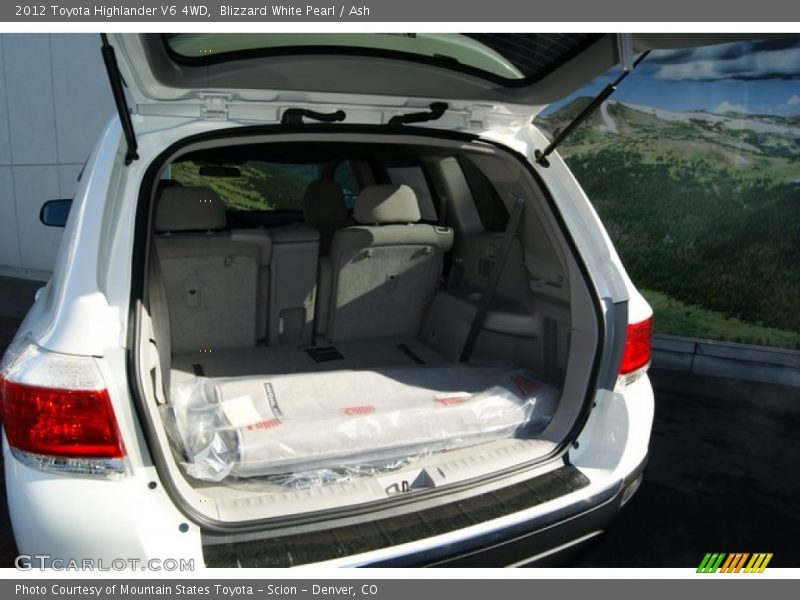 Blizzard White Pearl / Ash 2012 Toyota Highlander V6 4WD