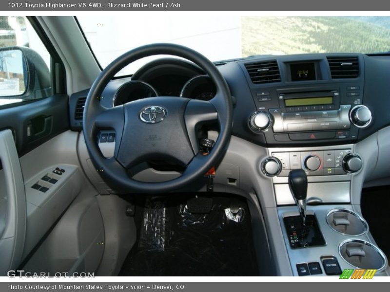 Blizzard White Pearl / Ash 2012 Toyota Highlander V6 4WD