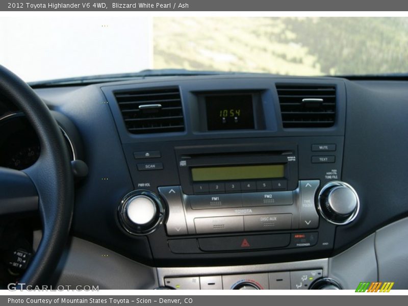 Blizzard White Pearl / Ash 2012 Toyota Highlander V6 4WD