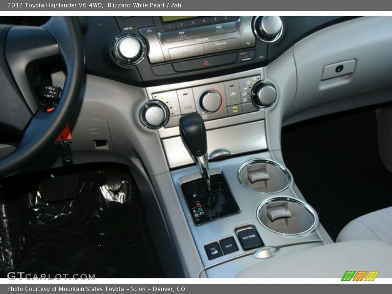Blizzard White Pearl / Ash 2012 Toyota Highlander V6 4WD
