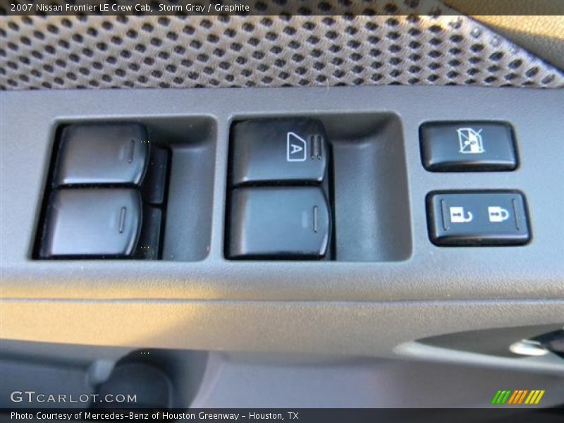 Storm Gray / Graphite 2007 Nissan Frontier LE Crew Cab