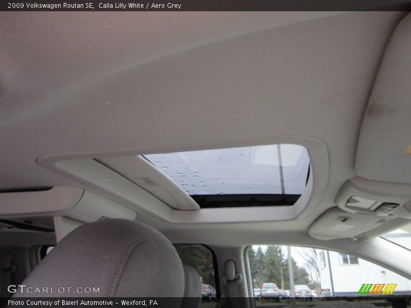 Calla Lilly White / Aero Grey 2009 Volkswagen Routan SE