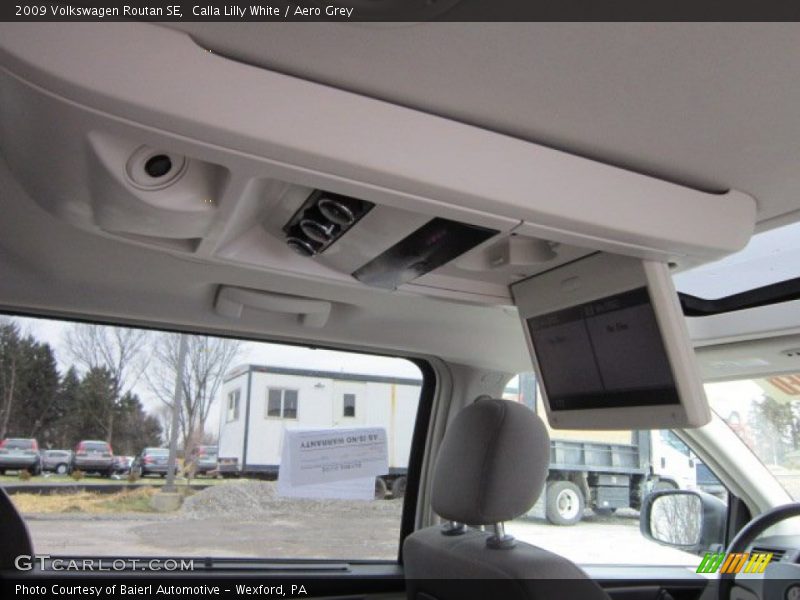 Calla Lilly White / Aero Grey 2009 Volkswagen Routan SE
