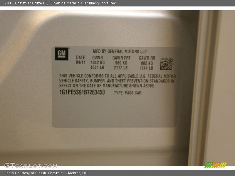 Silver Ice Metallic / Jet Black/Sport Red 2011 Chevrolet Cruze LT