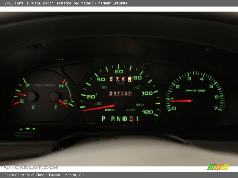 Matador Red Metallic / Medium Graphite 2003 Ford Taurus SE Wagon