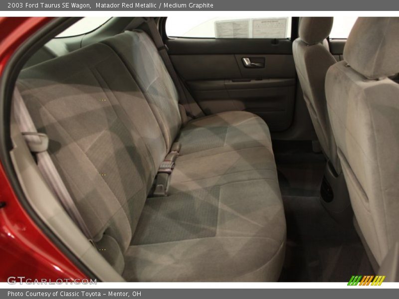 Matador Red Metallic / Medium Graphite 2003 Ford Taurus SE Wagon
