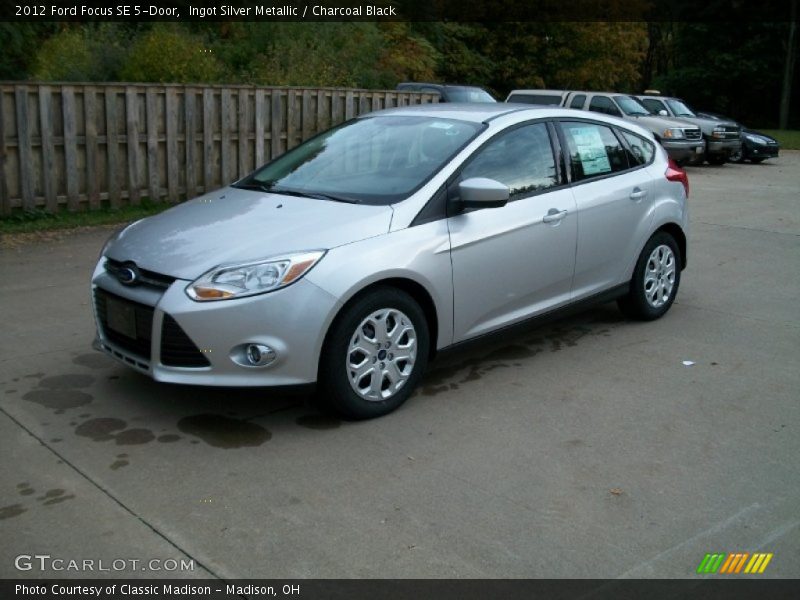 Front 3/4 View of 2012 Focus SE 5-Door
