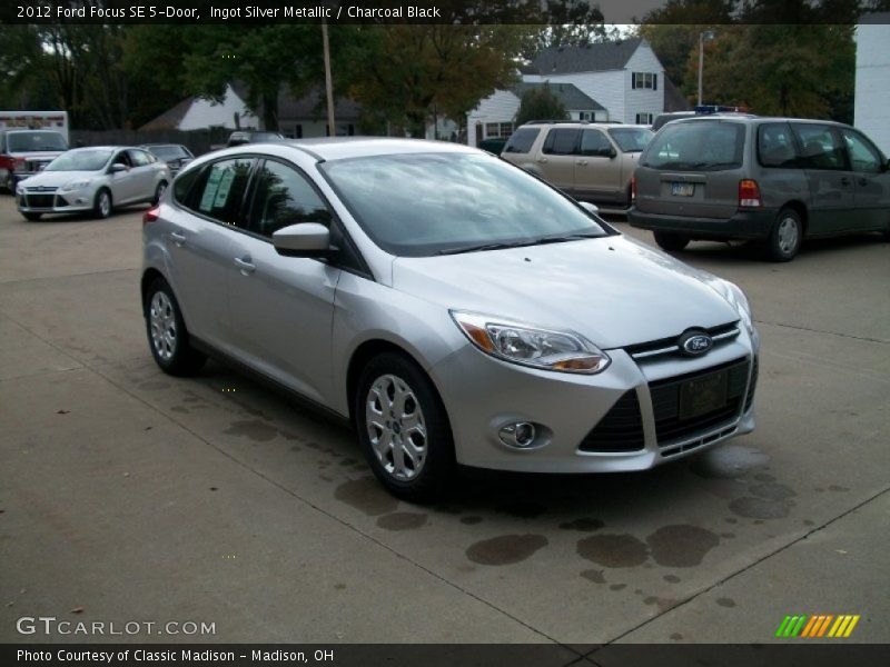 Ingot Silver Metallic / Charcoal Black 2012 Ford Focus SE 5-Door