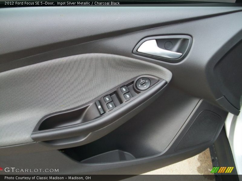 Ingot Silver Metallic / Charcoal Black 2012 Ford Focus SE 5-Door