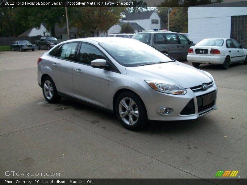 Ingot Silver Metallic / Two-Tone Sport 2012 Ford Focus SE Sport Sedan