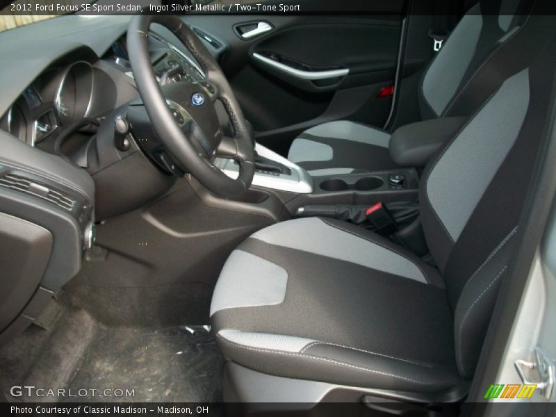 Ingot Silver Metallic / Two-Tone Sport 2012 Ford Focus SE Sport Sedan