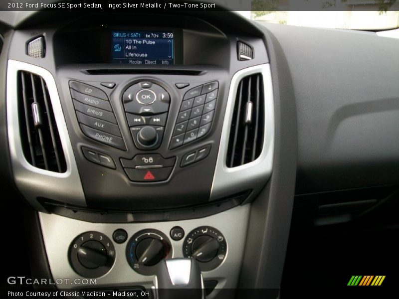 Ingot Silver Metallic / Two-Tone Sport 2012 Ford Focus SE Sport Sedan