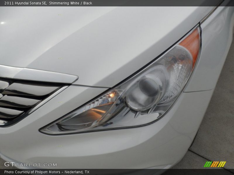 Shimmering White / Black 2011 Hyundai Sonata SE