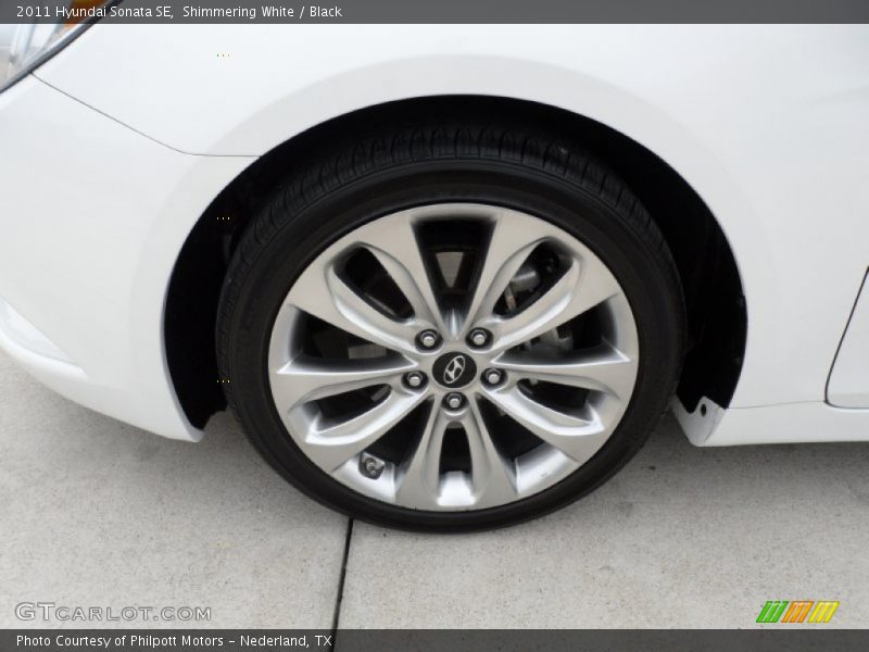 Shimmering White / Black 2011 Hyundai Sonata SE