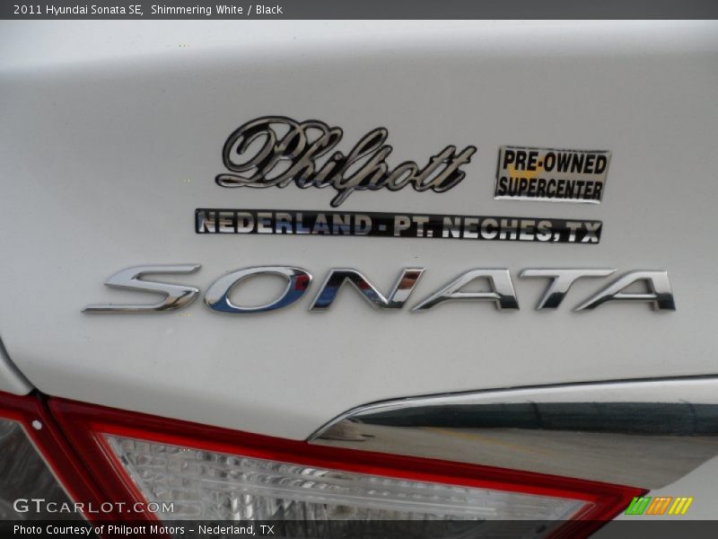 Shimmering White / Black 2011 Hyundai Sonata SE