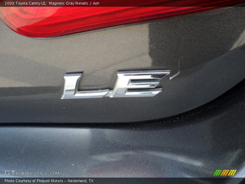 Magnetic Gray Metallic / Ash 2009 Toyota Camry LE