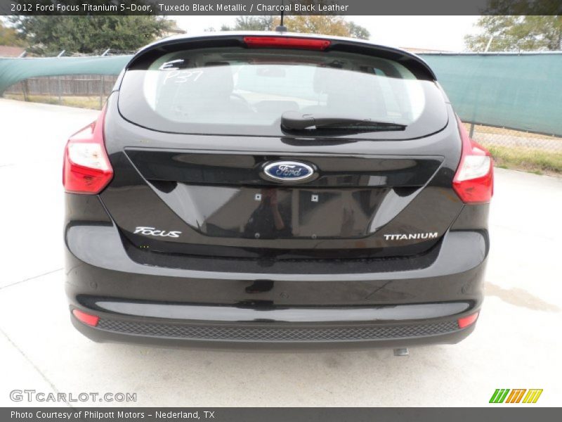 Tuxedo Black Metallic / Charcoal Black Leather 2012 Ford Focus Titanium 5-Door