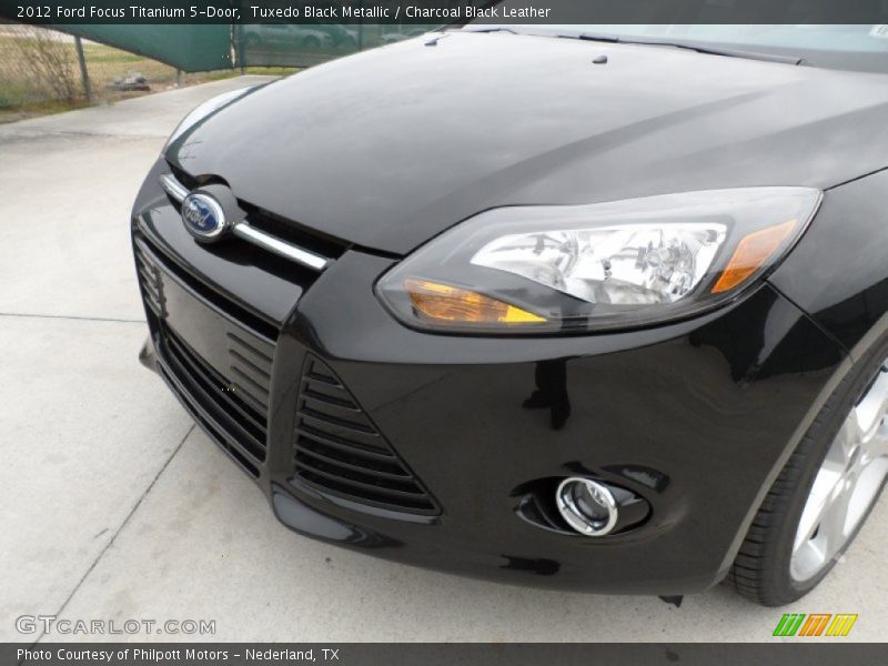 Tuxedo Black Metallic / Charcoal Black Leather 2012 Ford Focus Titanium 5-Door