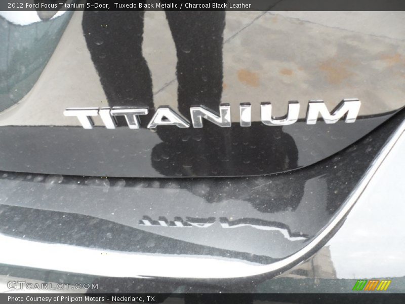 Tuxedo Black Metallic / Charcoal Black Leather 2012 Ford Focus Titanium 5-Door