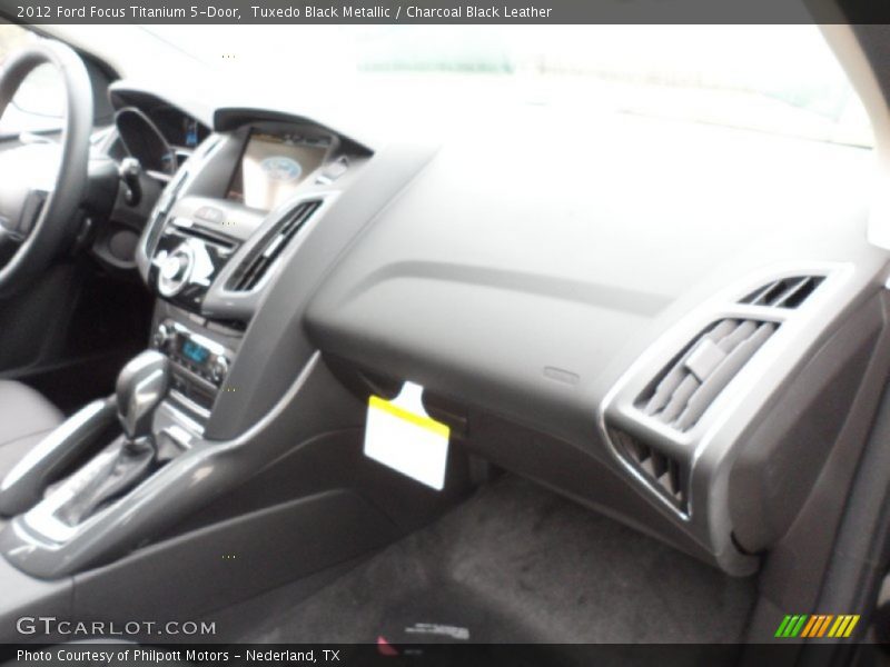 Tuxedo Black Metallic / Charcoal Black Leather 2012 Ford Focus Titanium 5-Door