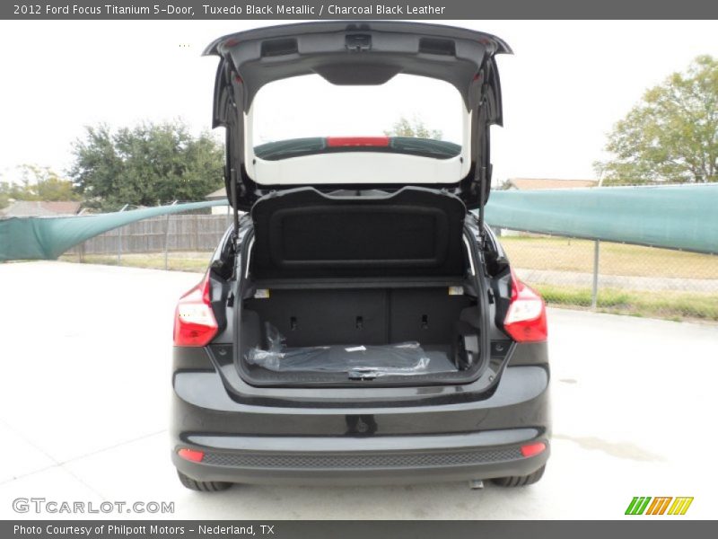Tuxedo Black Metallic / Charcoal Black Leather 2012 Ford Focus Titanium 5-Door