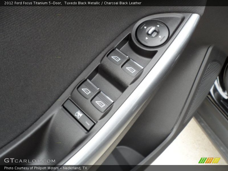 Tuxedo Black Metallic / Charcoal Black Leather 2012 Ford Focus Titanium 5-Door