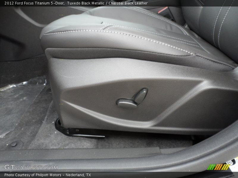 Tuxedo Black Metallic / Charcoal Black Leather 2012 Ford Focus Titanium 5-Door