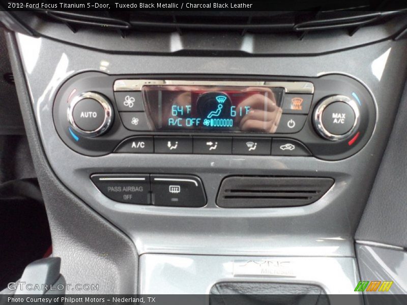 Tuxedo Black Metallic / Charcoal Black Leather 2012 Ford Focus Titanium 5-Door