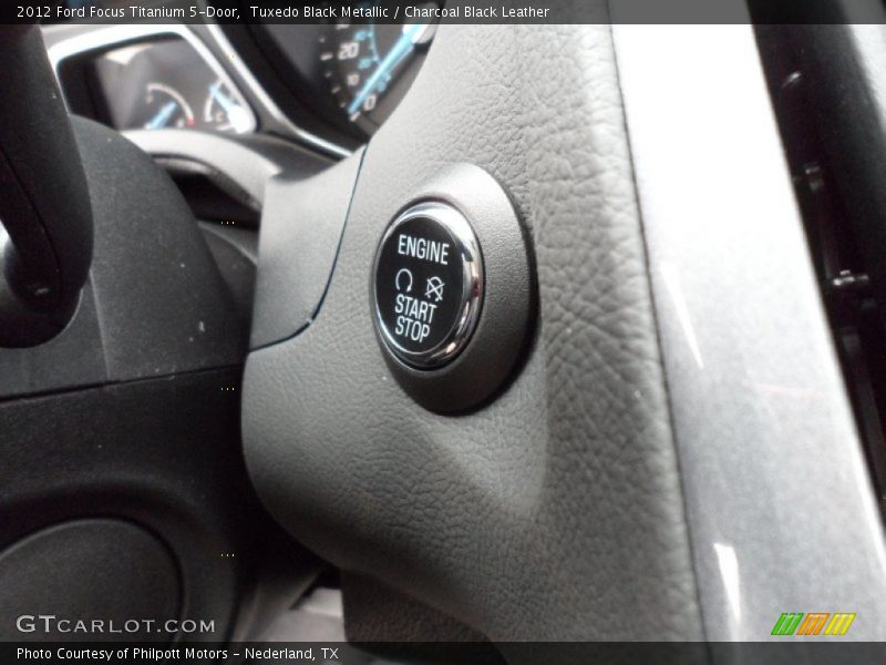 Tuxedo Black Metallic / Charcoal Black Leather 2012 Ford Focus Titanium 5-Door