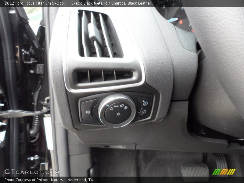 Tuxedo Black Metallic / Charcoal Black Leather 2012 Ford Focus Titanium 5-Door