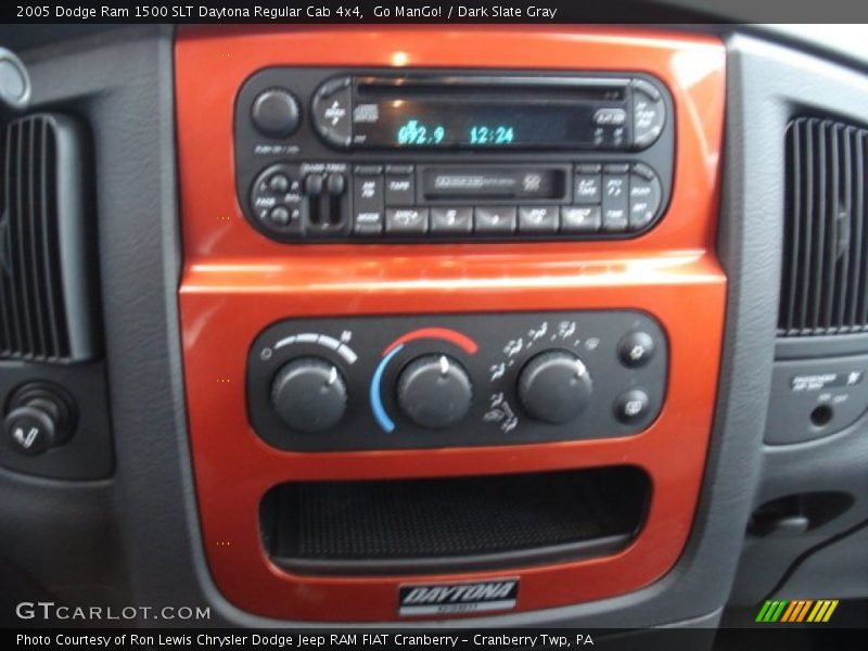 Go ManGo! / Dark Slate Gray 2005 Dodge Ram 1500 SLT Daytona Regular Cab 4x4